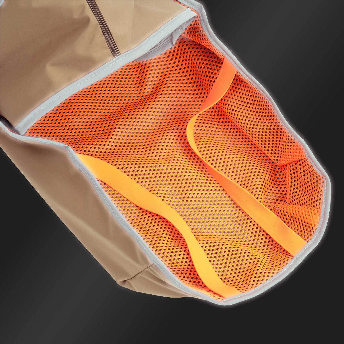 Leopold's Finest | Hunde Regenmantel Active in camel für Dackel und kleine Hunde mit Reflexstreifen als Umrandung Detailansicht Mesh in Orange