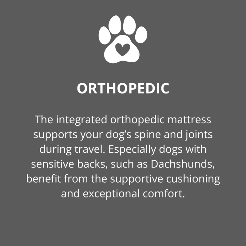 Orthopedic mattresses in Leopold's Finest flight bags: The integrated orthopedic mattress supports your dog’s spine and joints during travel. Especially dogs with sensitive backs, such as Dachshunds, benefit from the supportive cushioning and exceptional comfort.