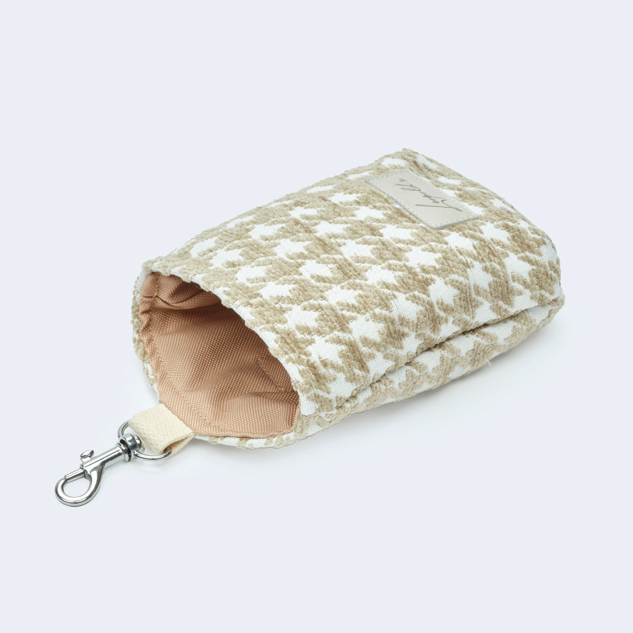 Leopold's Finest | Leckerlibeutel für Hunde im eleganten Hahnentrittmuster.