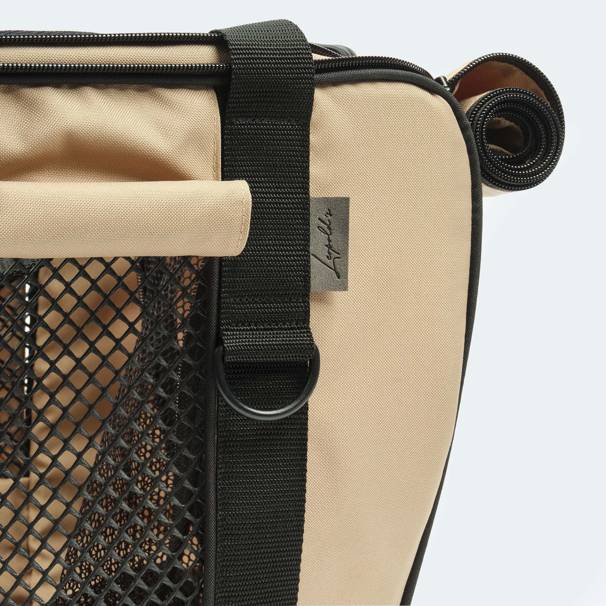 Fahrradtasche für Hunde in beige Detail Sonnenschutz aufgerollt