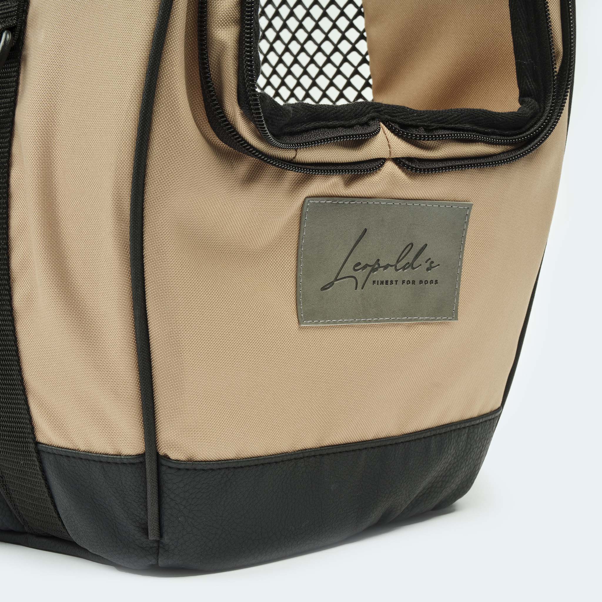 Fahrradtasche für Hunde in beige Detailaufnahme Logo