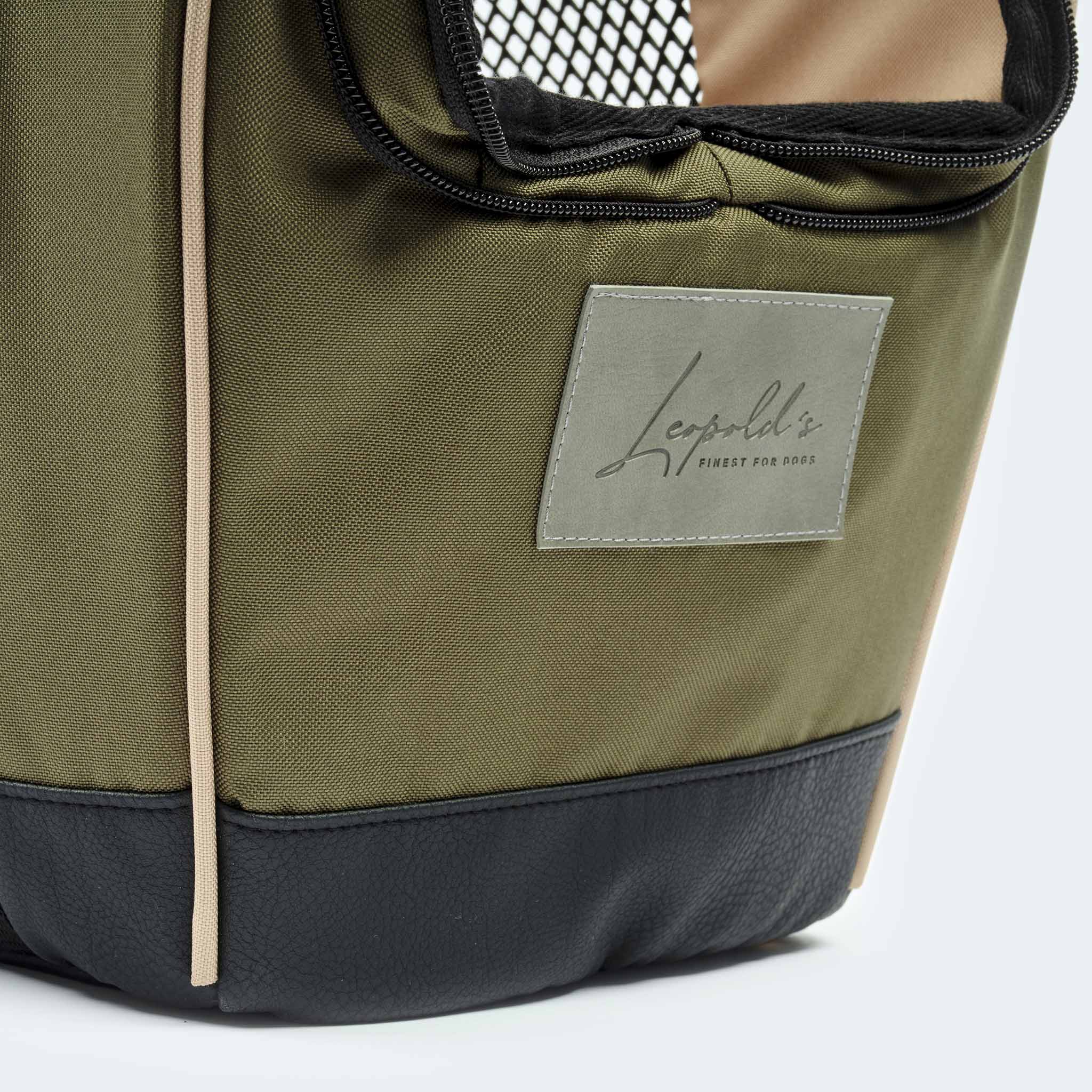 Fahrradtasche für Hunde in oliv Detailaufnahme Logo