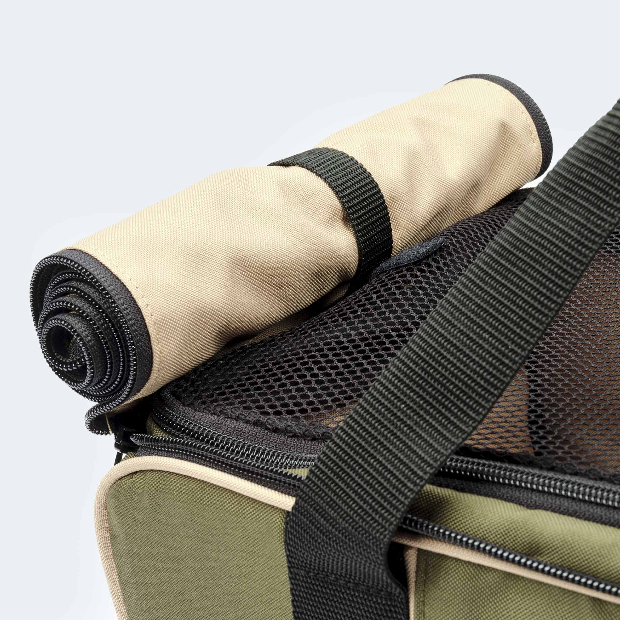 Fahrradtasche für Hunde in oliv Detail Sonnenschutz aufgerollt