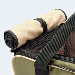 Fahrradtasche für Hunde in oliv Detail Sonnenschutz aufgerollt