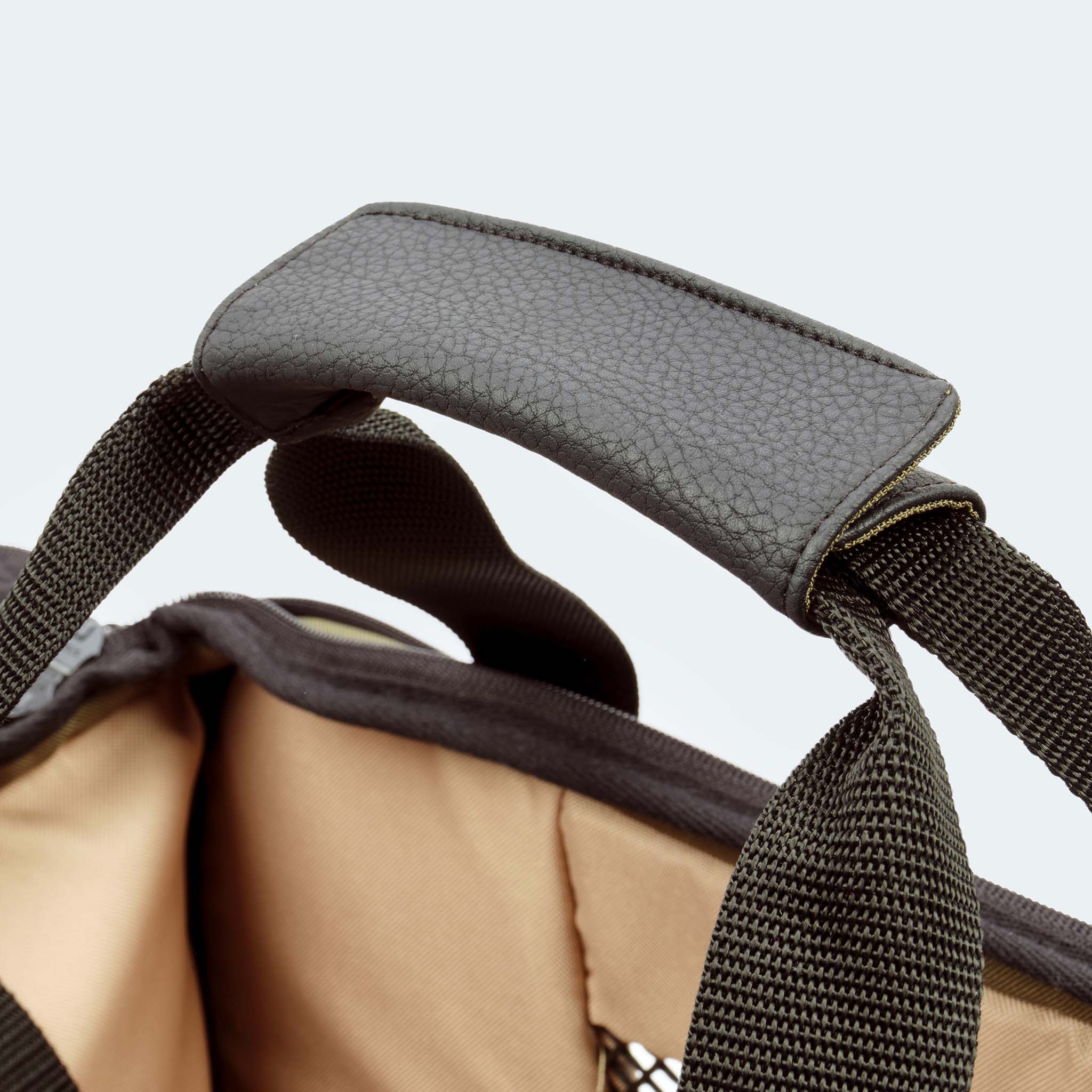 Fahrradtasche für Hunde in oliv Detail Tragegriff