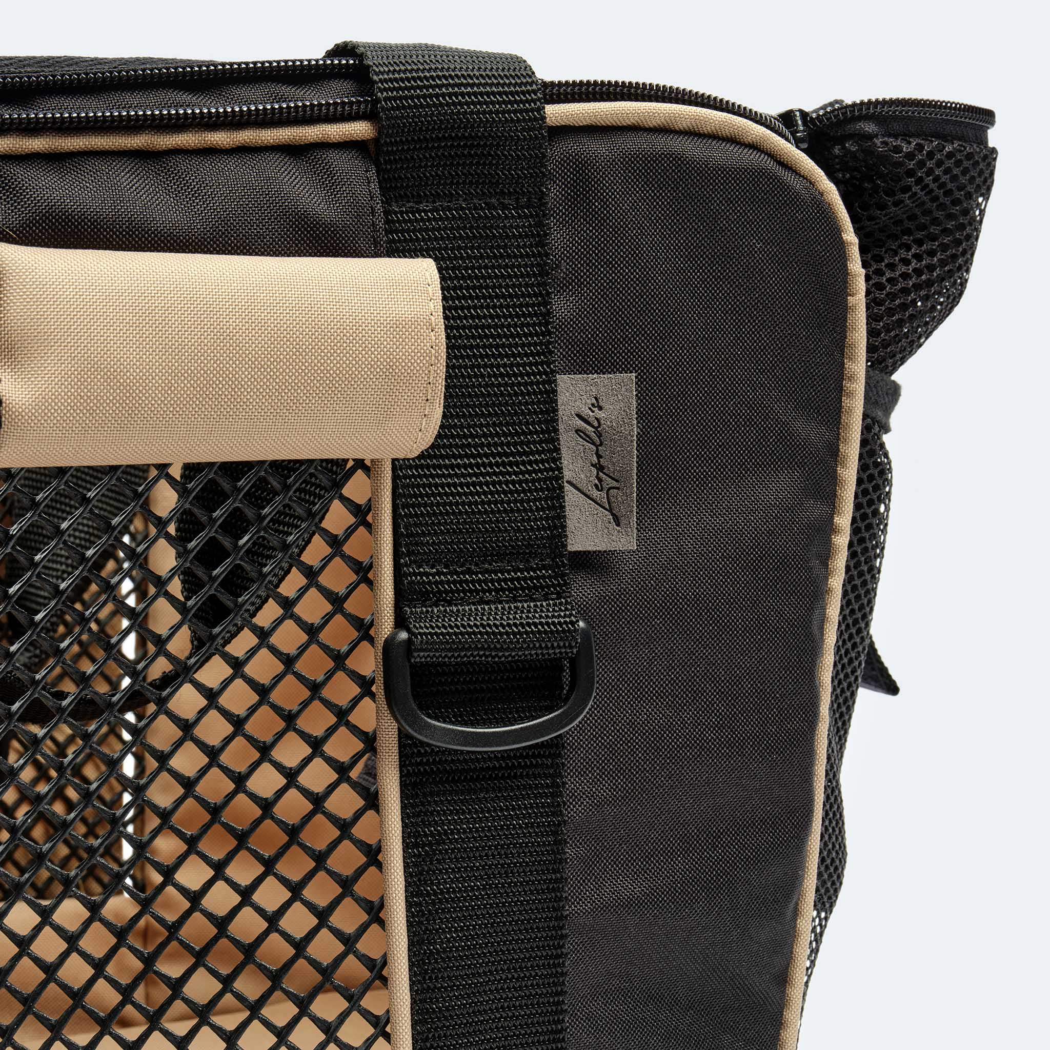 Detail Aufnahme Fahrradtasche für Hunde in schwarz 
