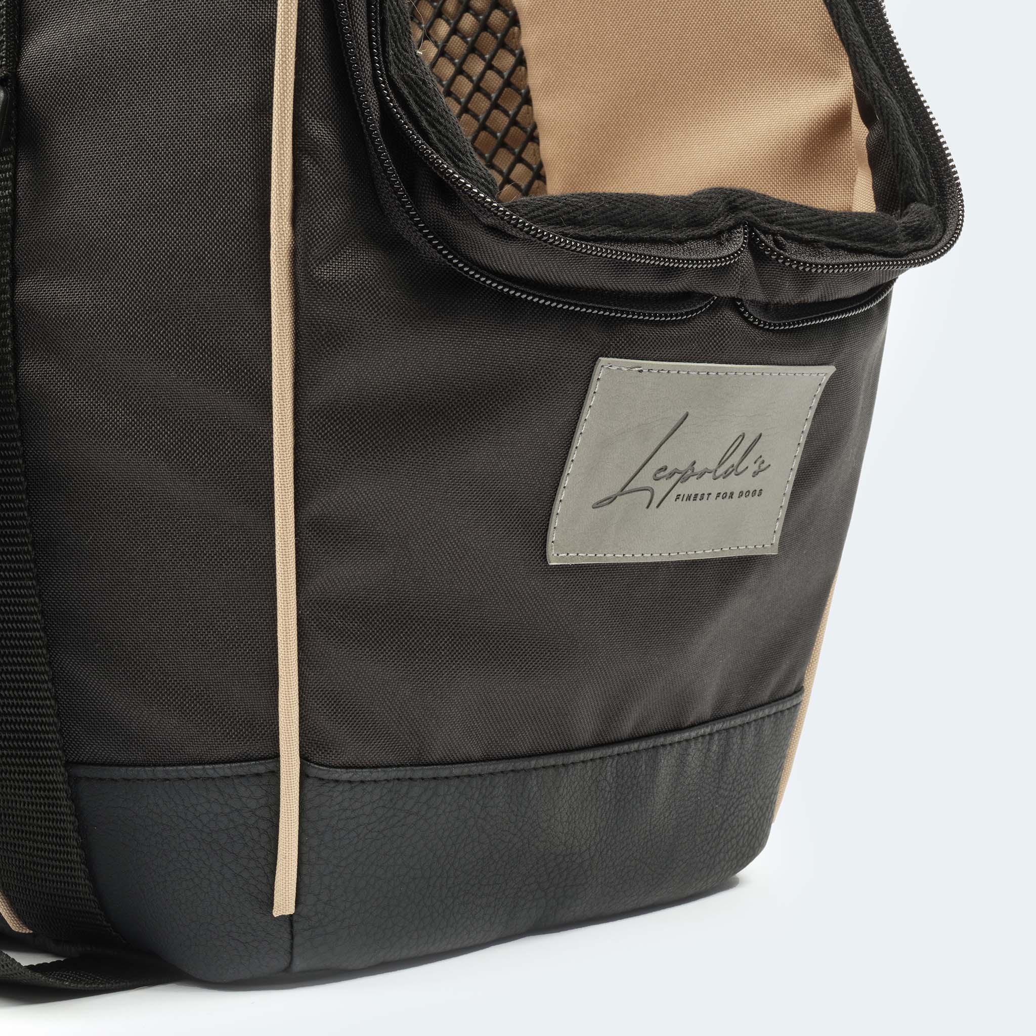 Detail aufnahme Logo Fahrradtasche für Hunde in schwarz 