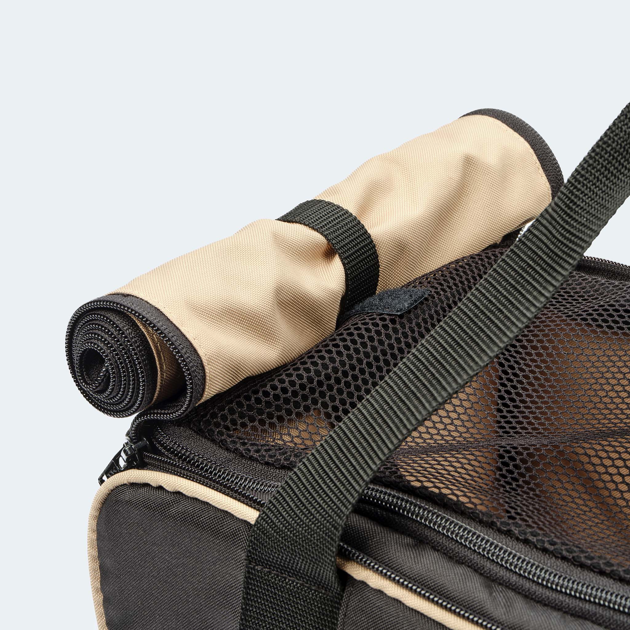 Detailaufnahme aufgerollter Sonnenschutz von Fahrradtasche für Hunde in schwarz 