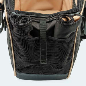 Detailaufnahme Aufgerolltes Netz und Sonnenschutz verstaut von der Fahrradtasche für Hunde in schwarz 
