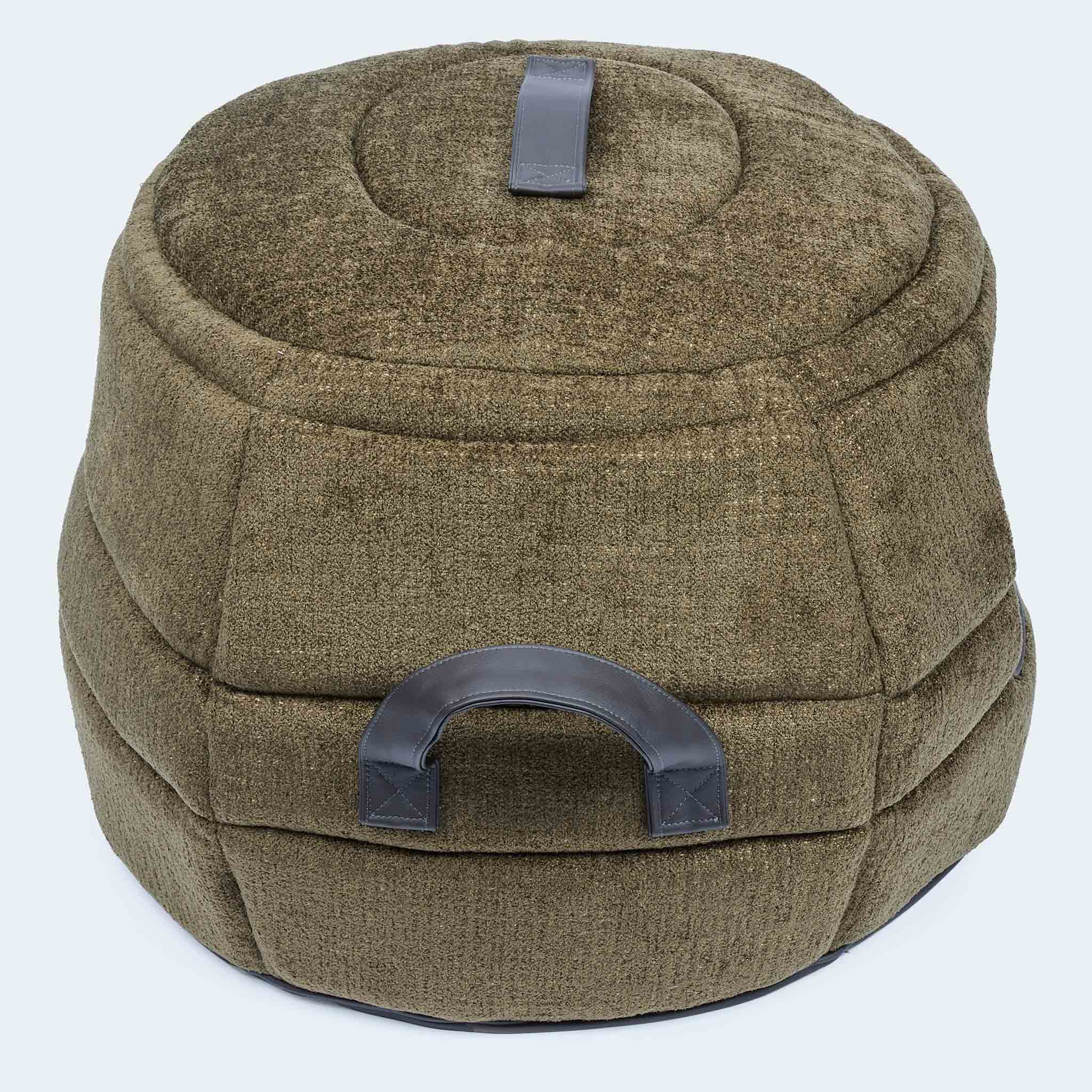 Leopold's Finest | 2-in-1 Hundehöhle & Hundebett in oliv für Dackel und kleine Hunde. Seitenansicht der Höhlen-Form-