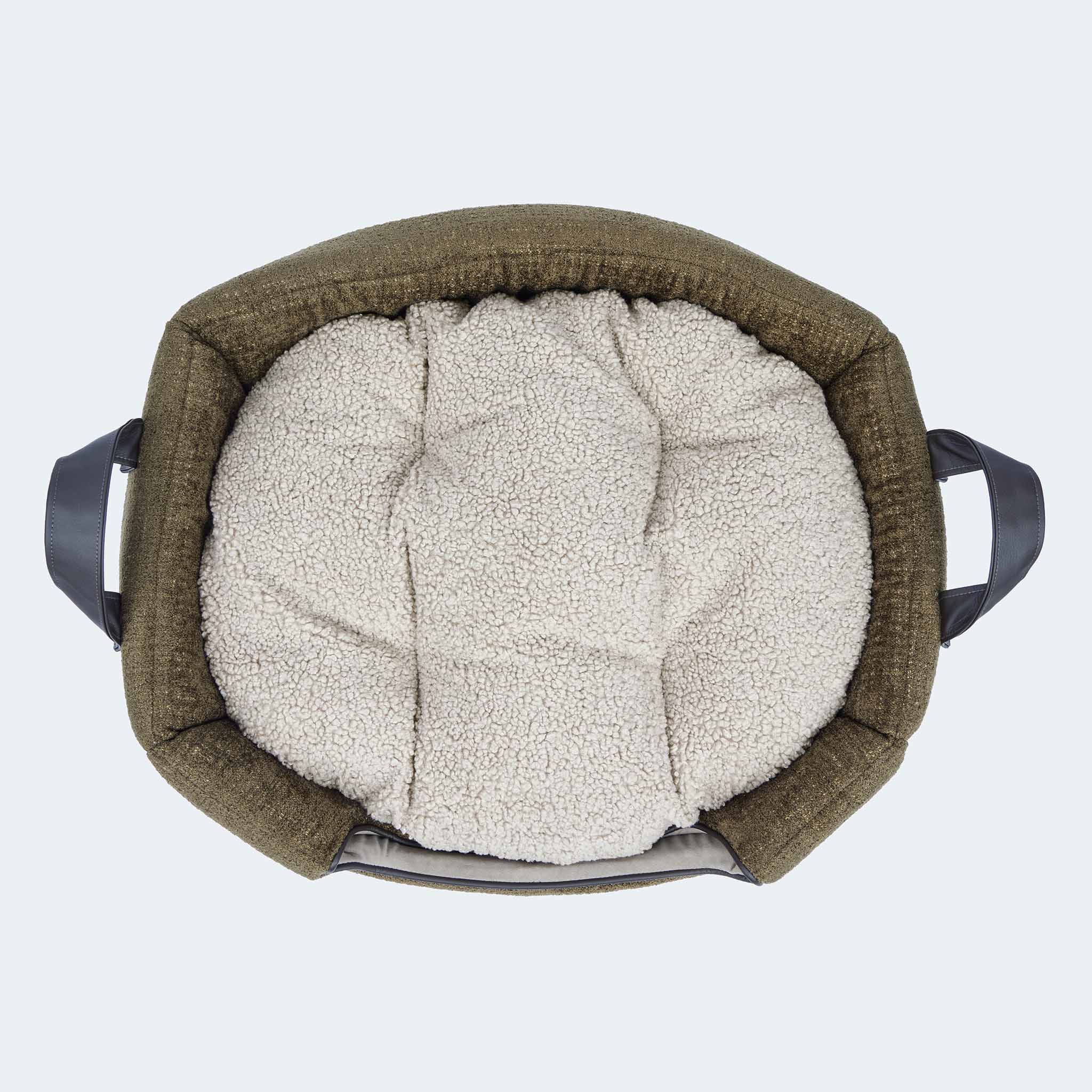 Leopold's Finest | 2-in-1 Hundehöhle & Hundebett in oliv für Dackel und kleine Hunde. Ansicht von oben mit Kissen in Bett-Form.