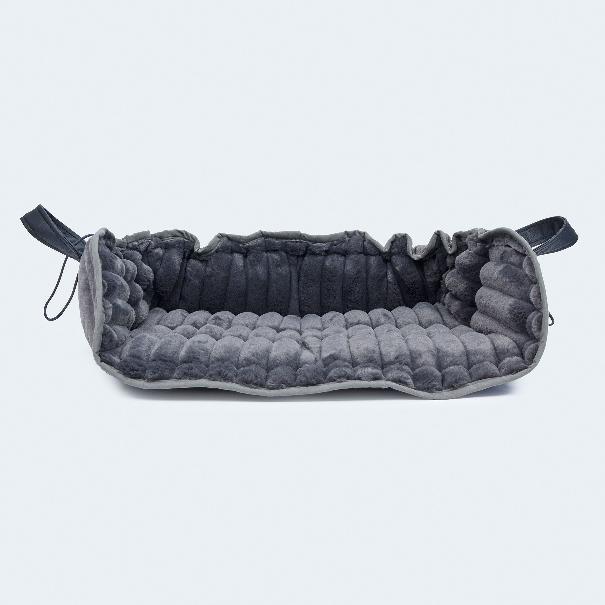 Leopold's Finest | Weiches Hundekissen Cosy Cloud für Dackel und kleine Hunde  in anthrazit. Ansicht Muschel-Form von vorne.