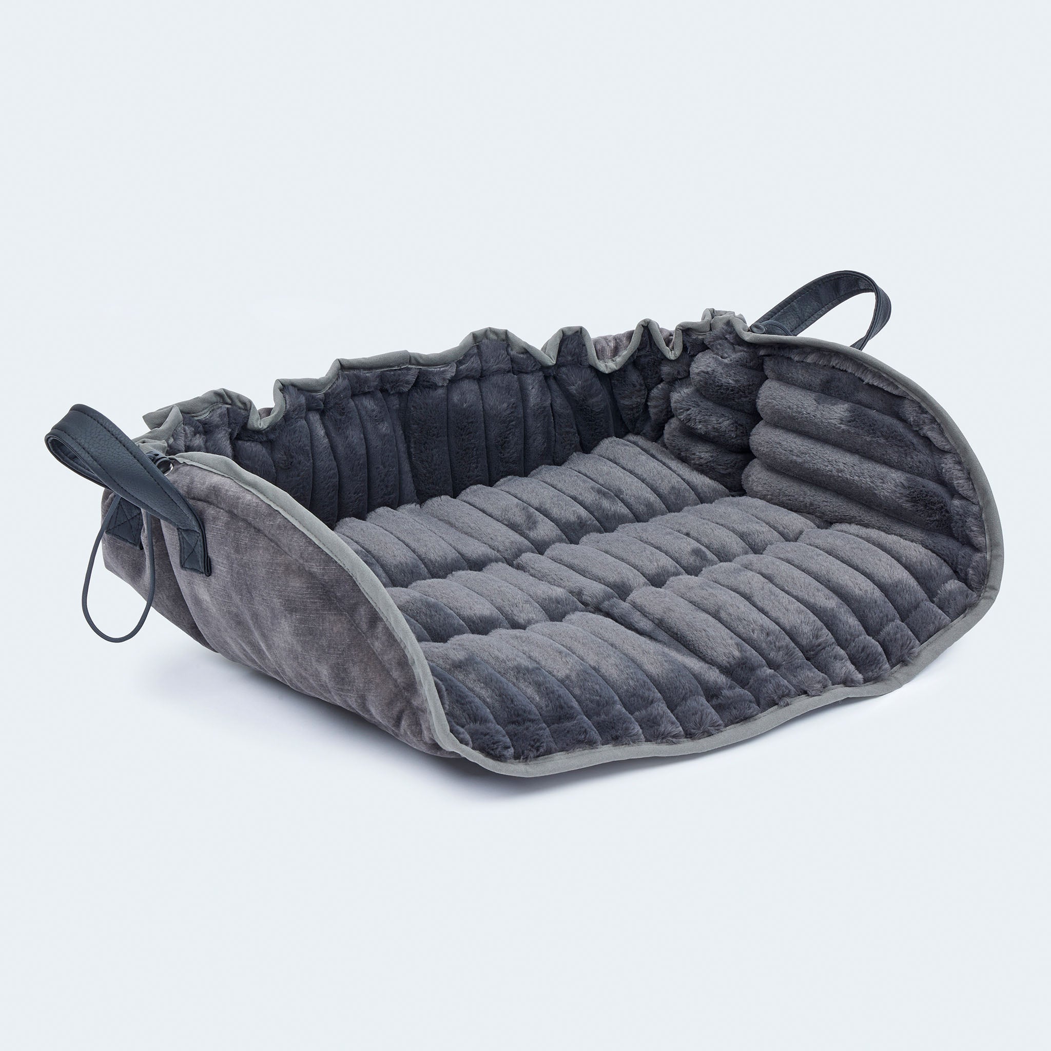 Leopold's Finest | Weiches Hundekissen Cosy Cloud für Dackel und kleine Hunde  in anthrazit. Ansicht Muschel-Form von vorne.