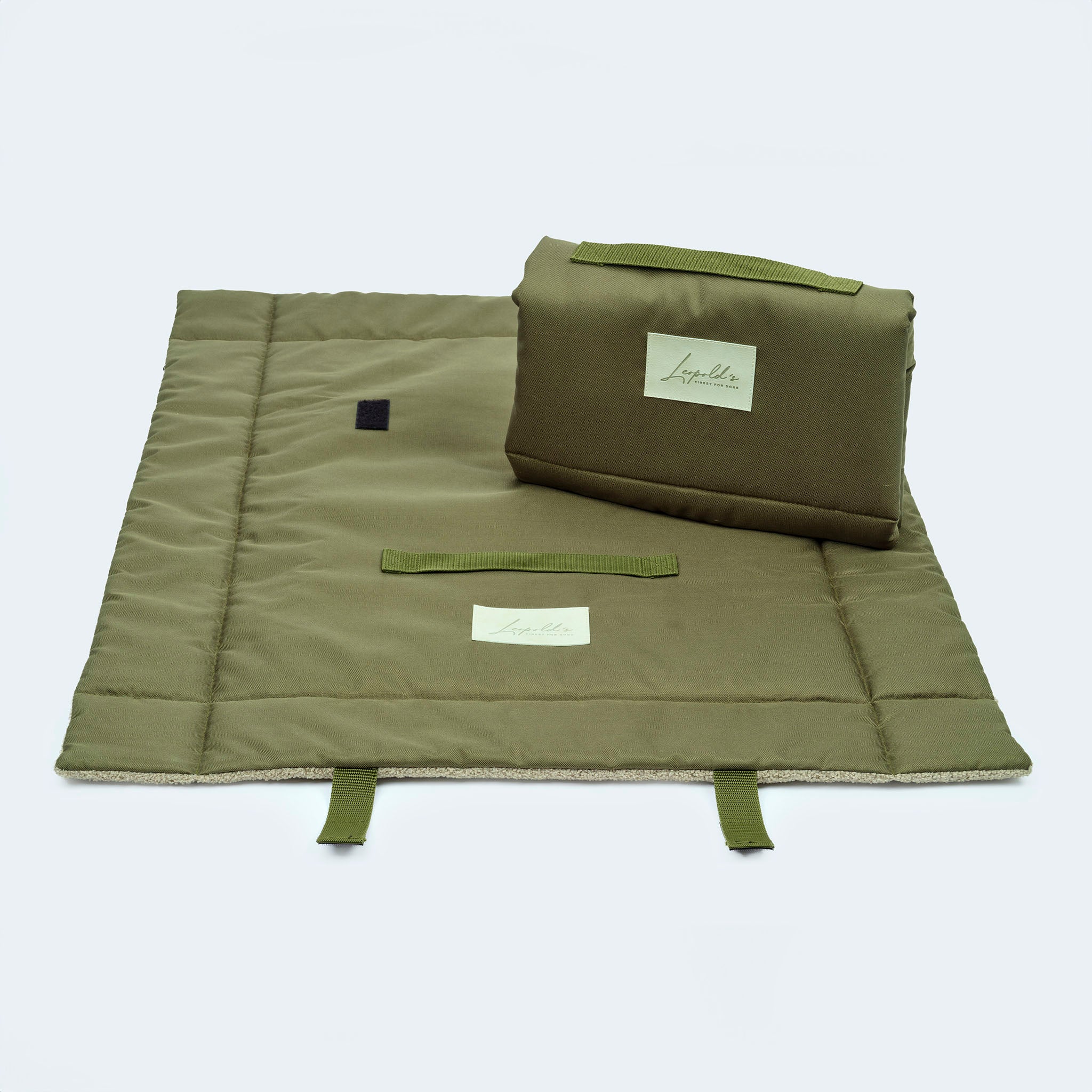 Hundematte Outdoor in Oliv faltbar. Wasser- und Schmutzabweisendes Material