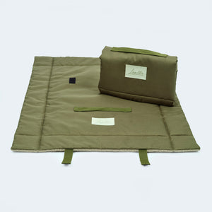 Hundematte Outdoor in Oliv faltbar. Wasser- und Schmutzabweisendes Material