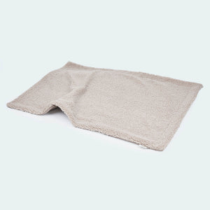 Kuschelige Hundedecke Curly für Dackel und kleine Hunde in beige.
