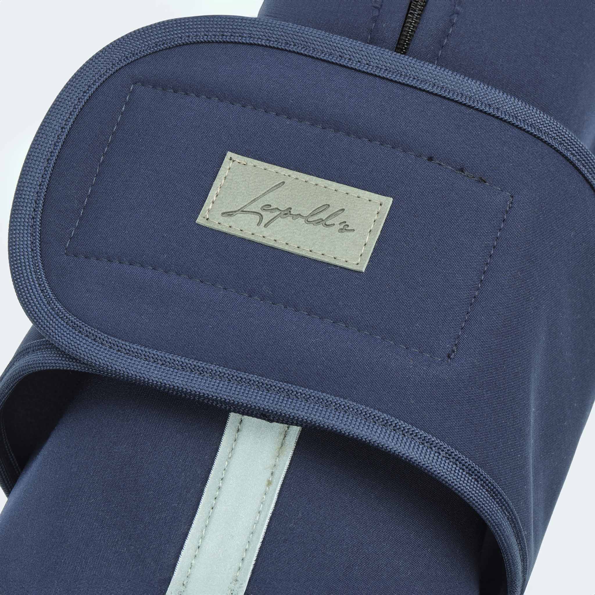 Leopold's Finest | Hunde Softshellmantel in dunkelblau Nahansicht Brustlatz für Dackel und kleine Hunde