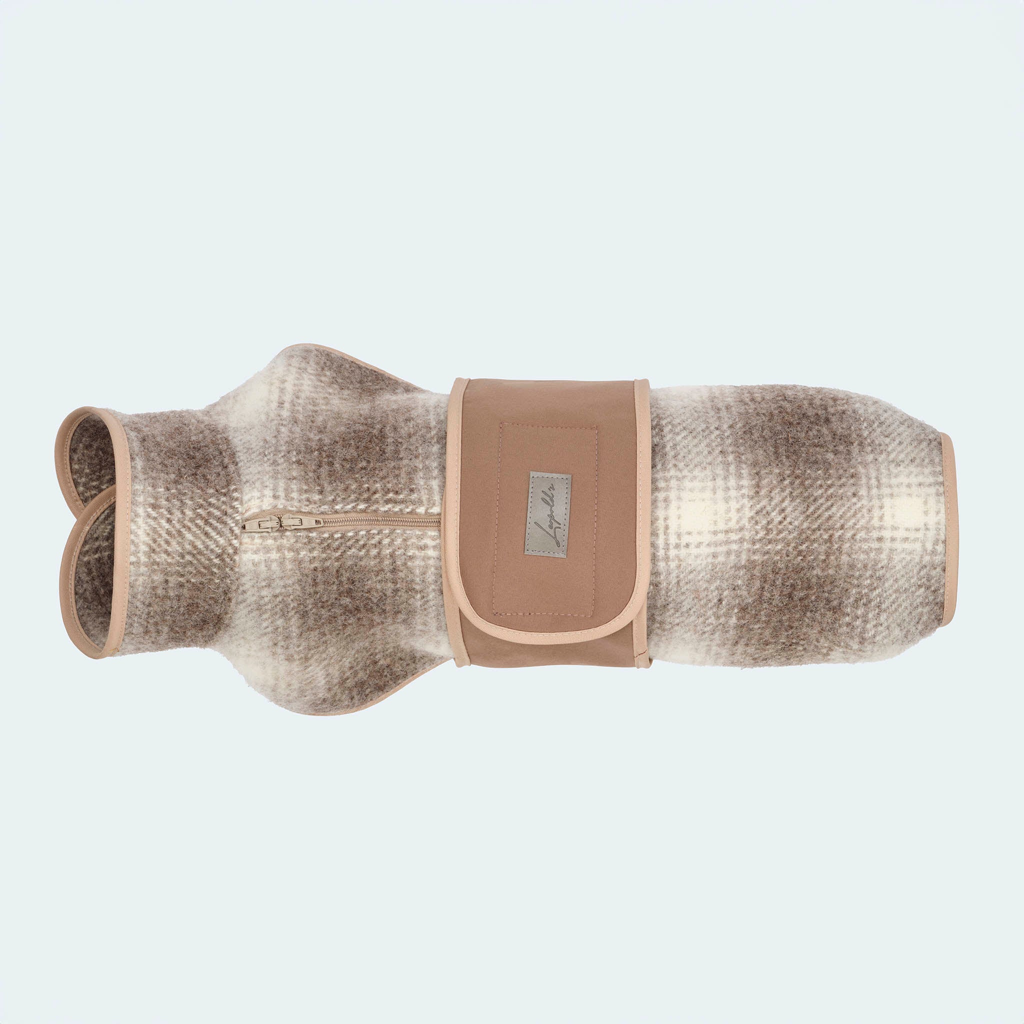 Leopold's Finest | Ungefütterter Lodenmantel in braunem Karo Muster mit braunem austauschbarem Ersatz Softshell Brustlatz für Dackel und kleine Hunde Sicht von oben