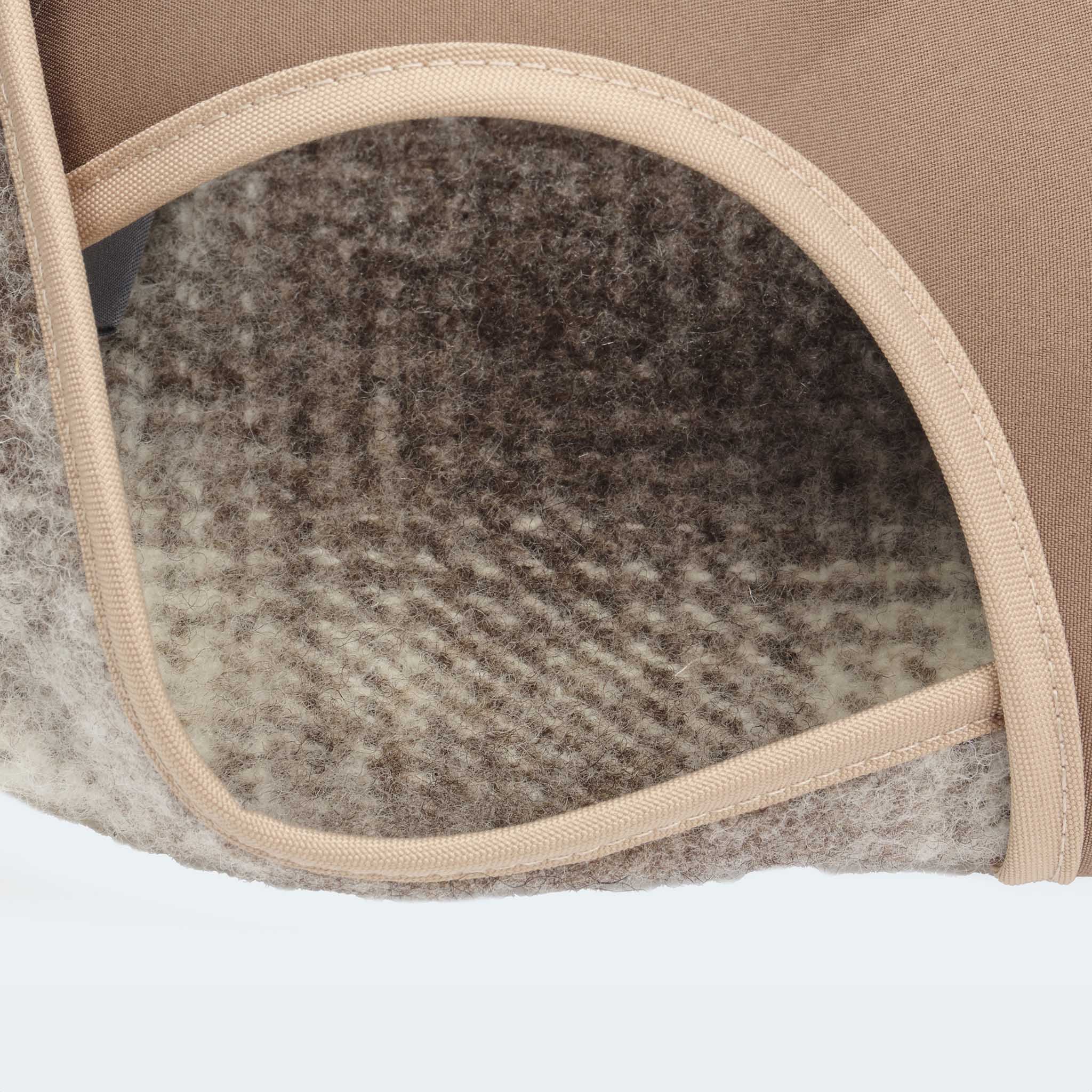 Leopold's Finest | Ungefütterter Lodenmantel in braunem Karo Muster mit braunem austauschbarem Ersatz Softshell Brustlatz für Dackel und kleine Hunde Beinöffnung