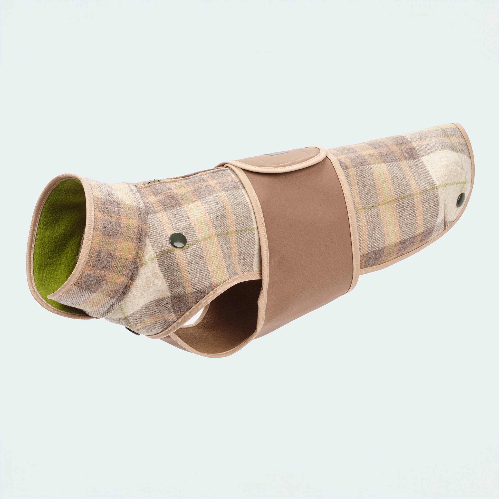 Leopold's Finest | Hundemantel aus Wolle mit Curly-Futter und Softshell-Brustlatz im taupen Glencheck-Muster für Dackel und kleine Hunde. Seitenansicht