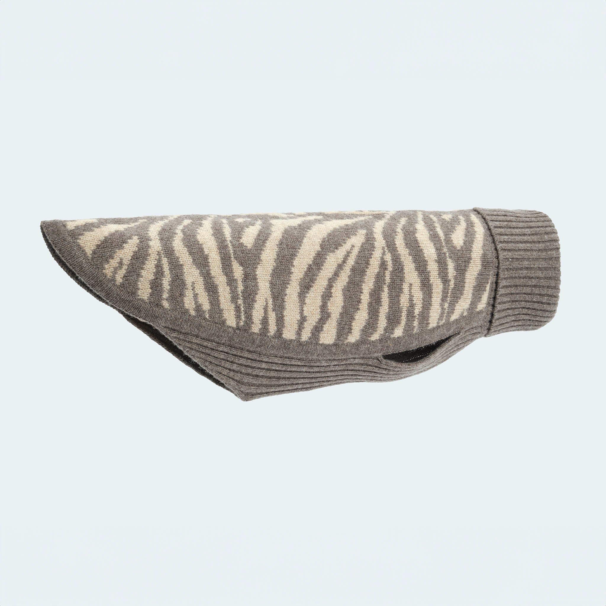 Leopold's Finest for Dogs | Hunde Strickpullover aus 100% Schurwolle in taupe Zebra-Muster für Dackel und kleine Hunde Seitenansicht