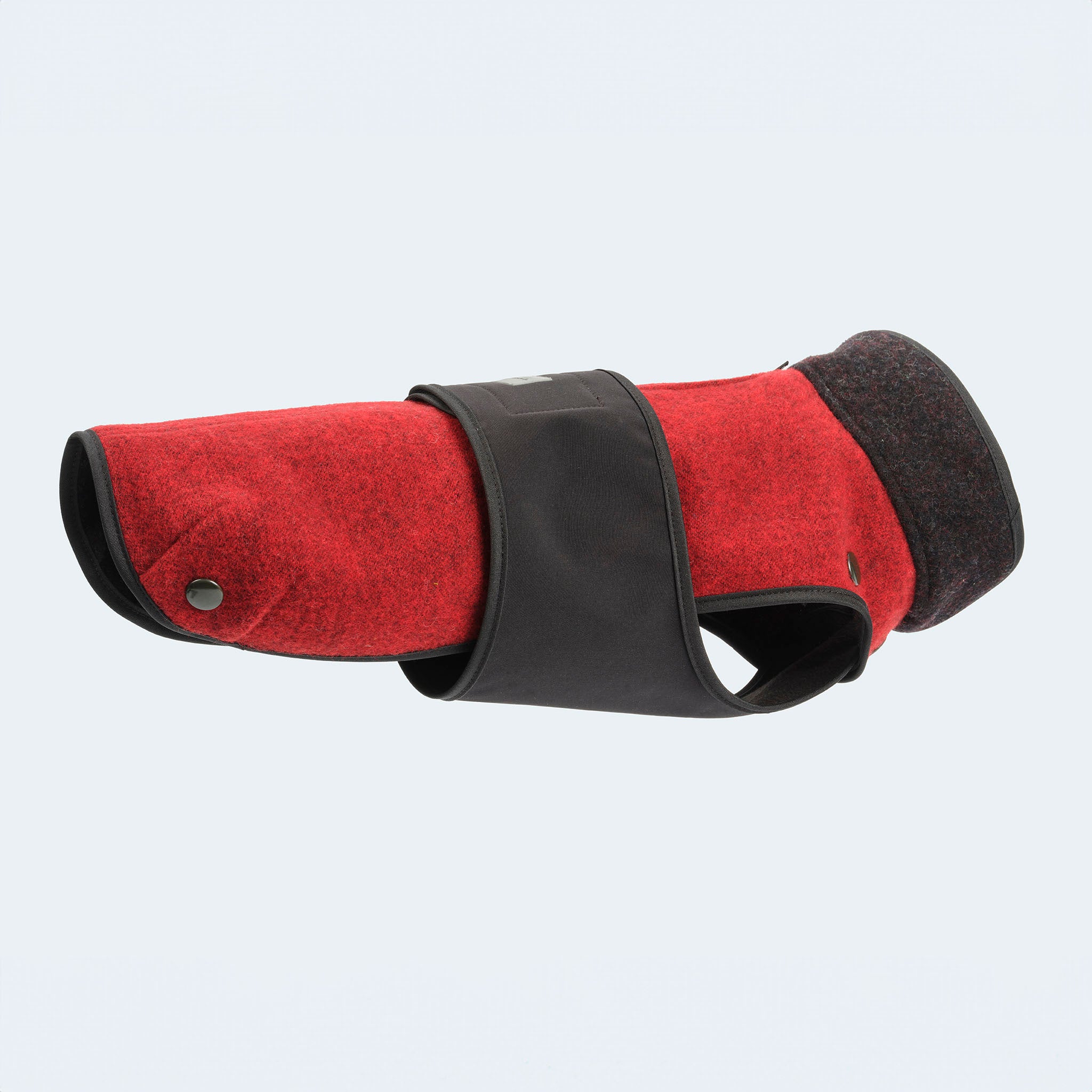 Leopold's Finest | Lodenmantel für Dackel und kleine Hunde in rot mit Softshell Bauchschutz in schwarz