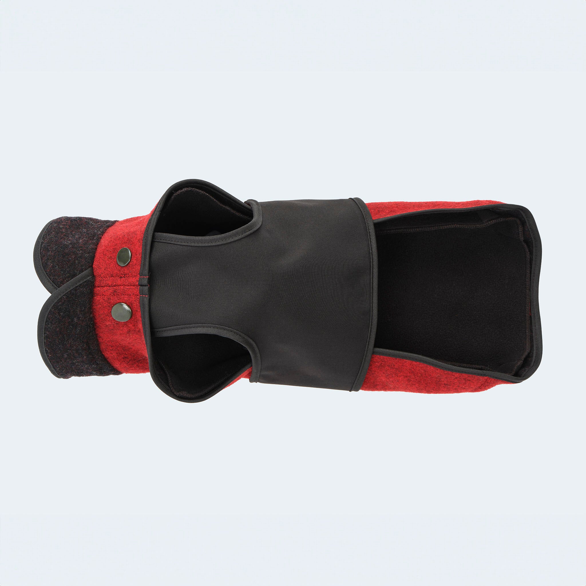 Leopold's Finest | Lodenmantel für Dackel und kleine Hunde in rot mit Softshell Bauchschutz in schwarz Ansicht von unten
