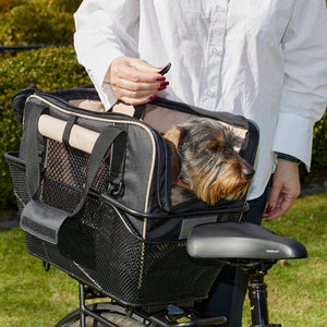 Fahrradtasche für Hunde in schwarz im Fahrradkorb mit Dackel