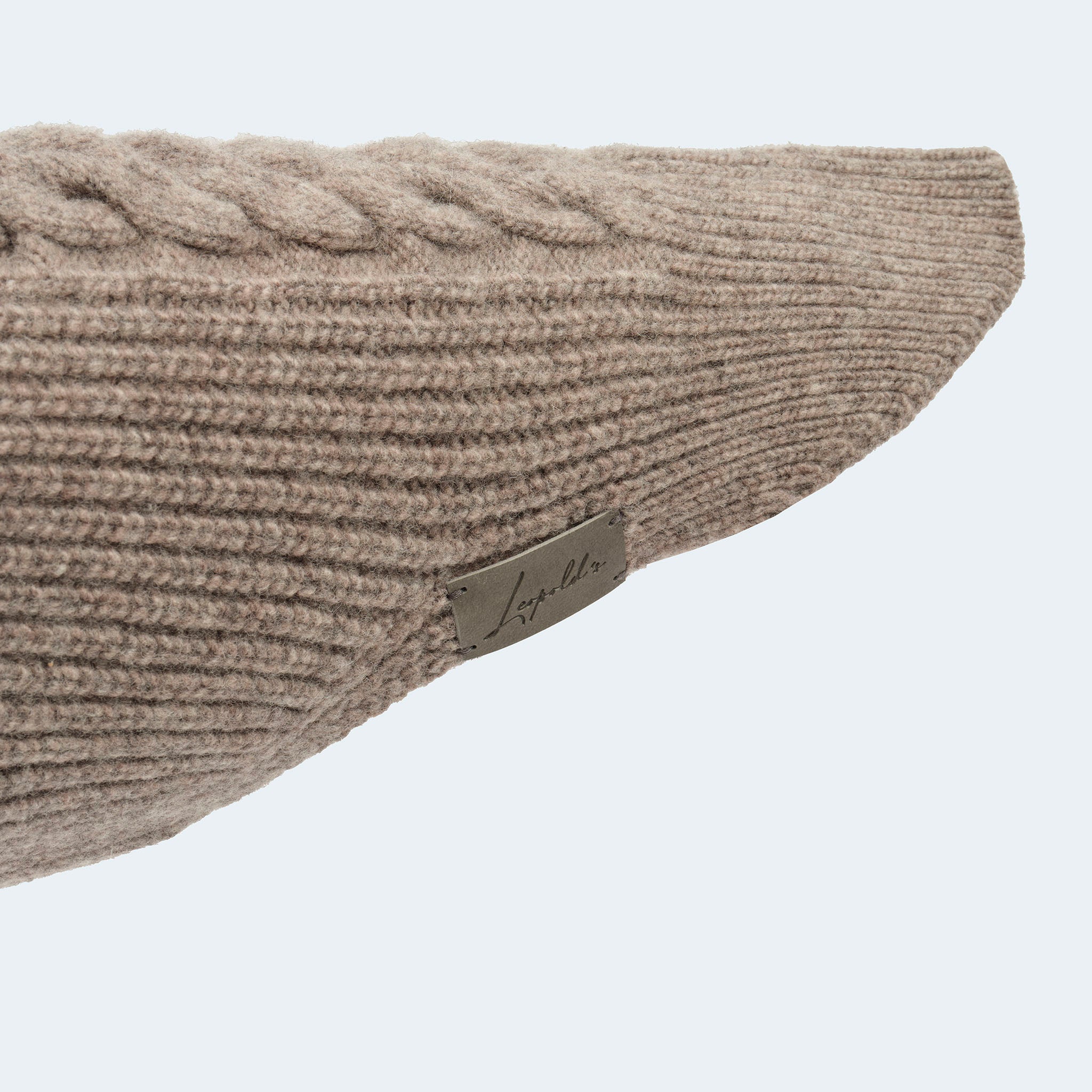 Leopold's Finest | Hundepullover aus Schurwolle für Dackel und kleine Hunde in taupe Details