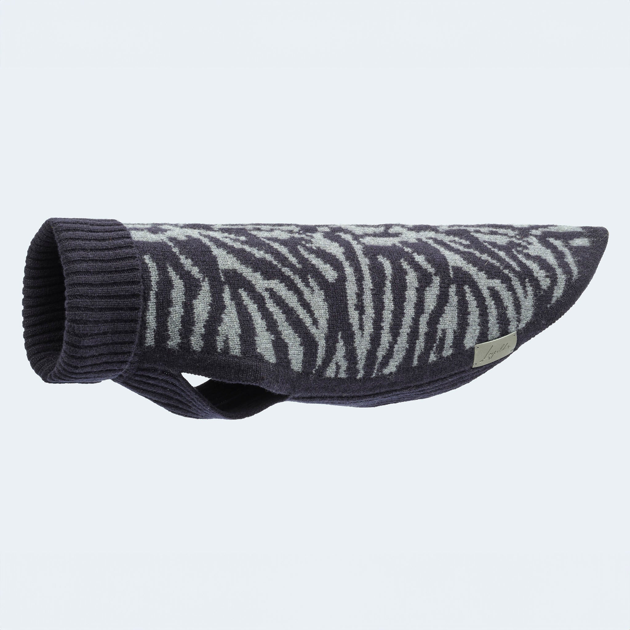 Leopold's Finest for Dogs | Hunde Strickpullover aus 100% Schurwolle mit Zebra-Muster in dunkelblau für Dackel und kleine Hunde Seitenansicht