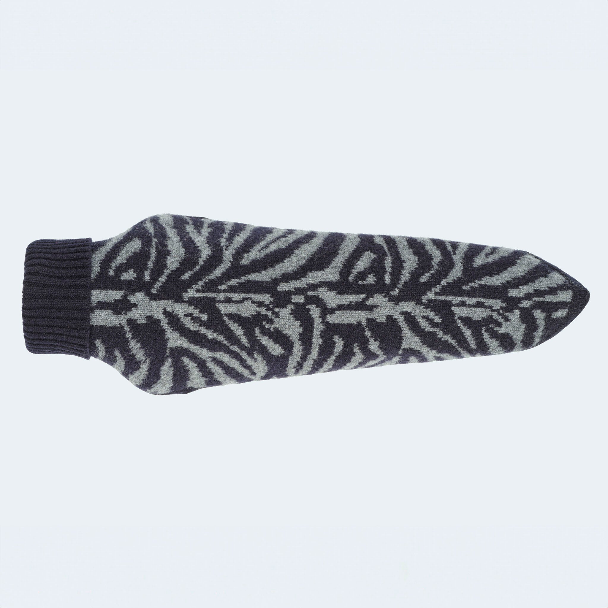 Leopold's Finest for Dogs | Hunde Strickpullover aus 100% Schurwolle mit Zebra-Muster in dunkelblau für Dackel und kleine Hunde Sicht von oben