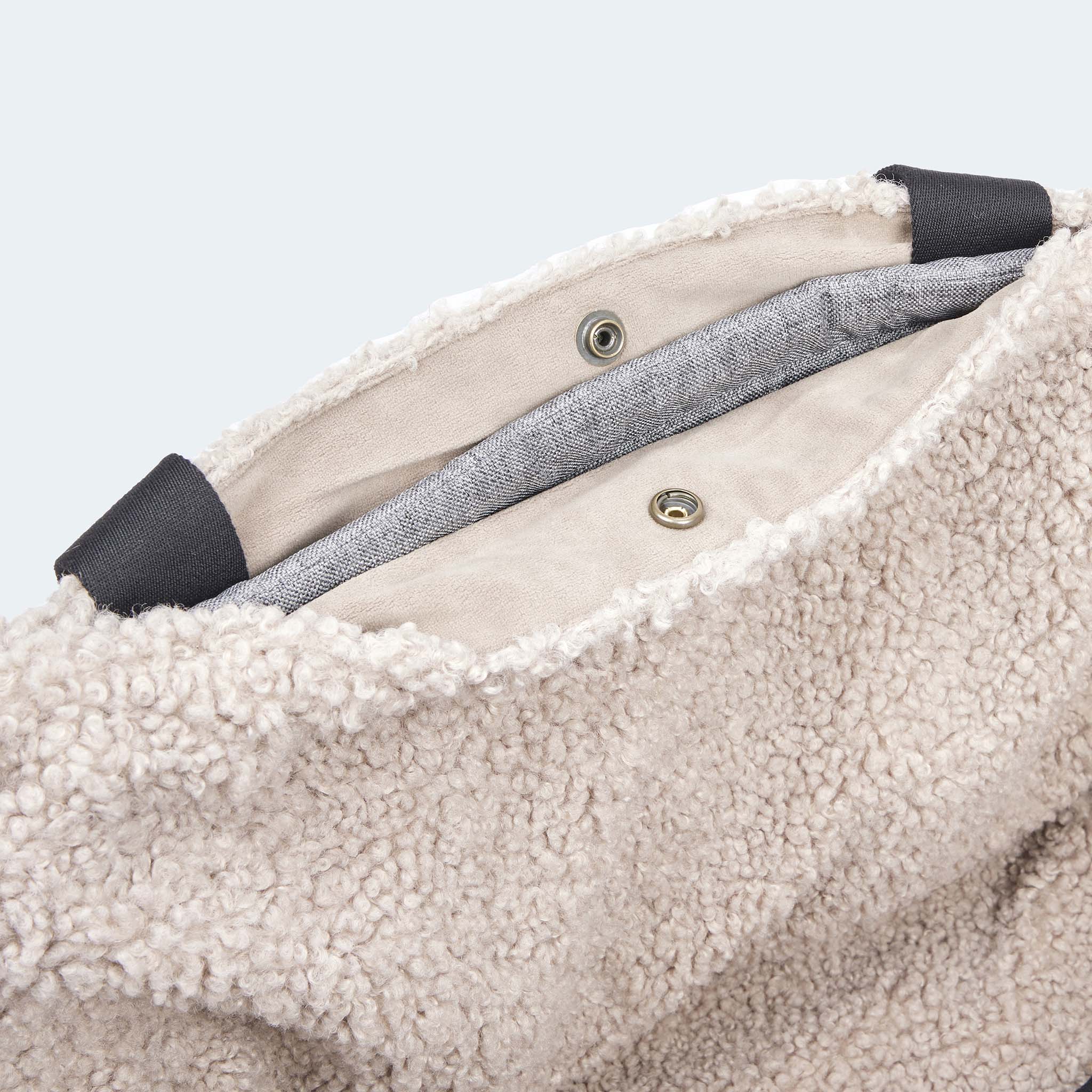 Hundetasche EasyLuxe für Dackel und kleine Hunde Nahaufnahme Druckknopf ausknöpfbarem Innenfutter aus Curly. [beige]