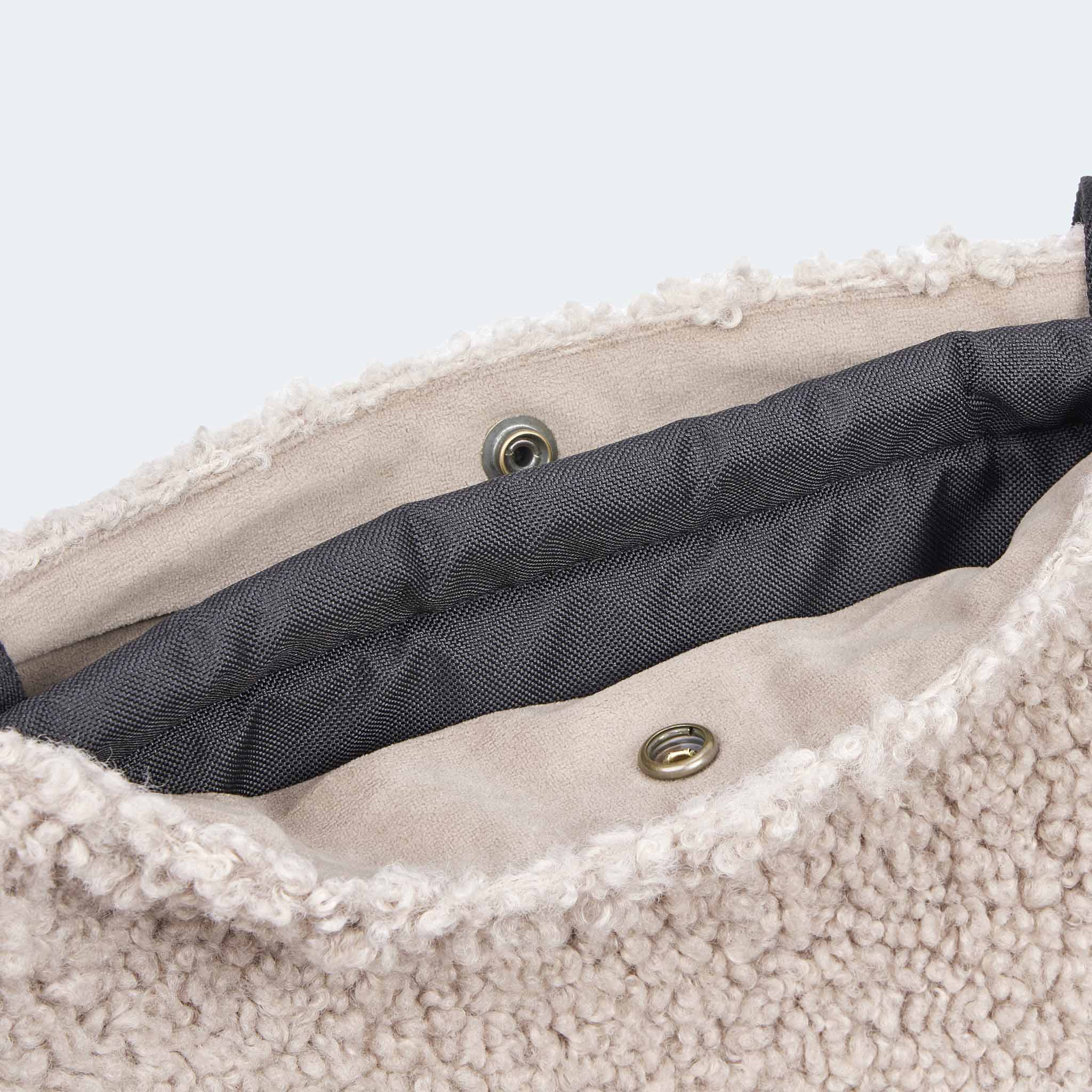 Hundetasche EasyLuxe Nahaufnahme ausknöpfbares Innenfutter Druckknopf [beige]