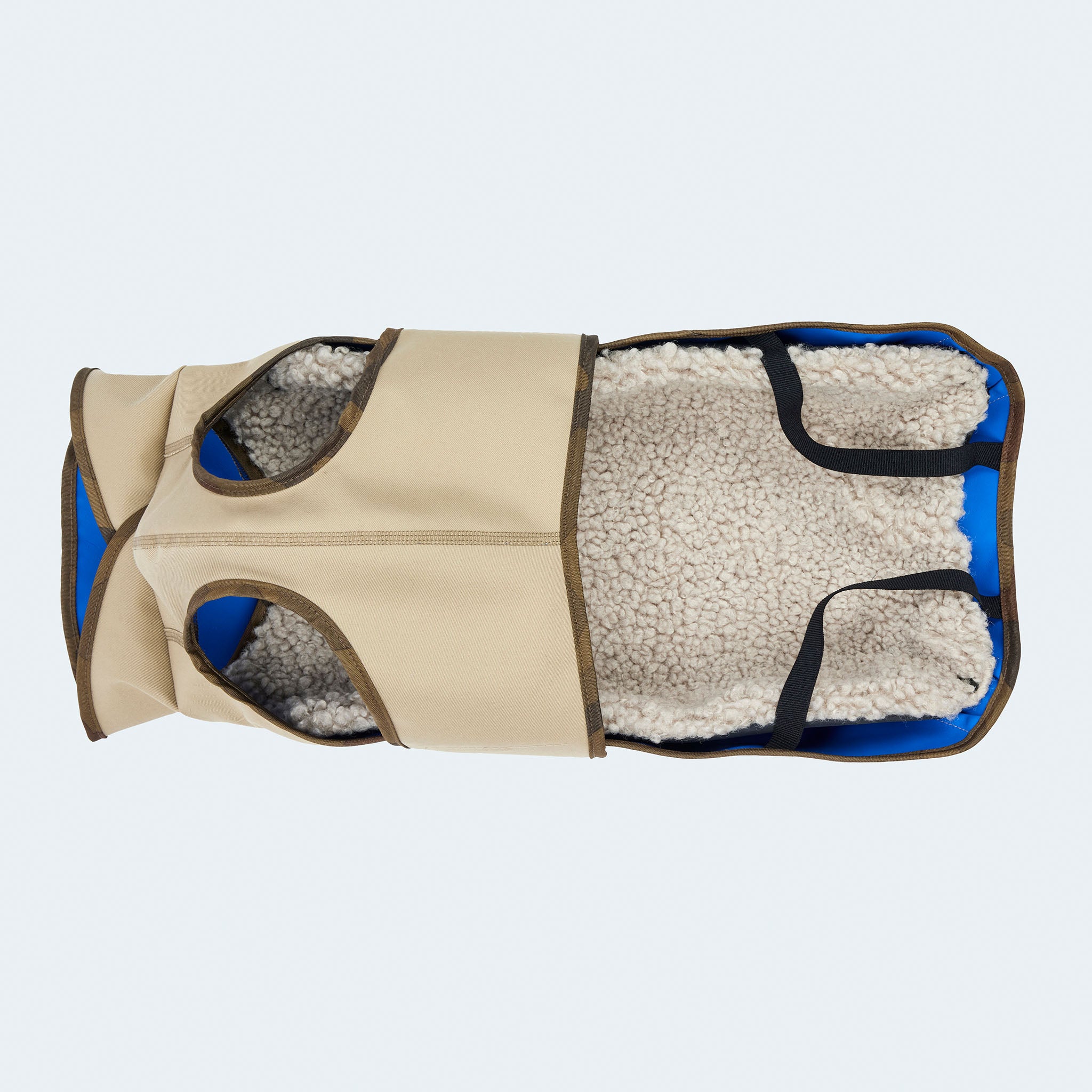 Leopold's Finest | Gefütterter
Hundewintermantel im Parka Stil in beige für Dackel und kleine Hunde. Sicht von unten