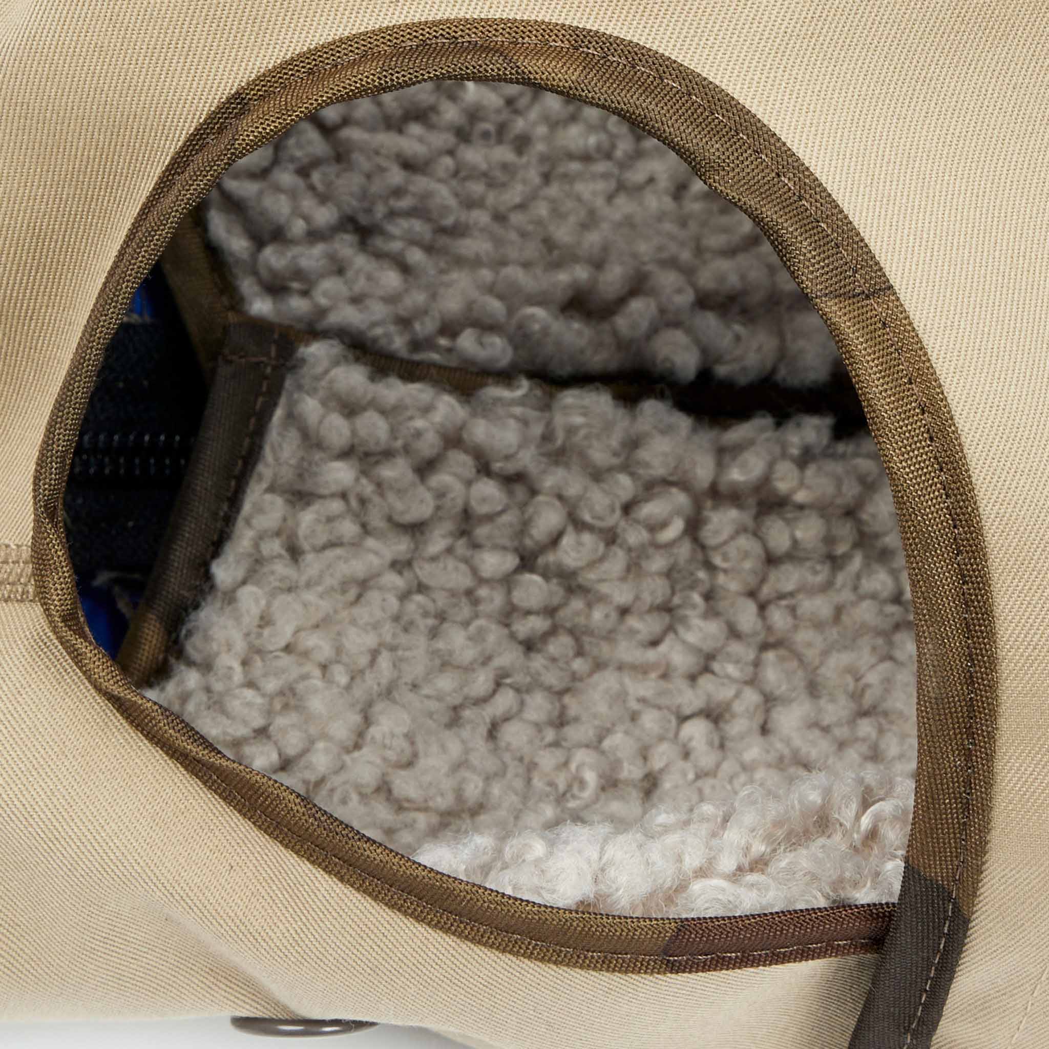 Leopold's Finest | Innenfutter
Hundewintermantel im Parka Stil in beige für Dackel und kleine Hunde. 