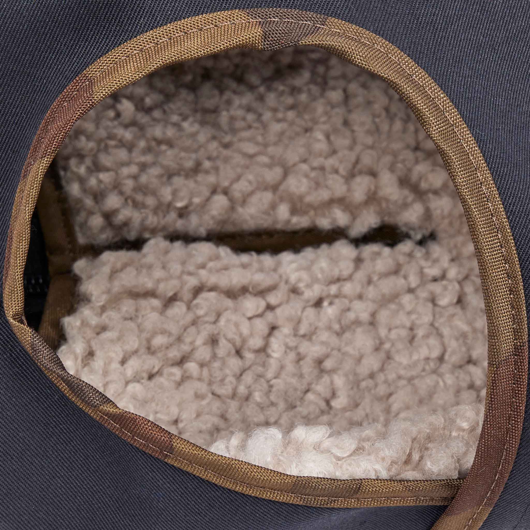 Leopold's Finest | Innenfutter
Hundewintermantel im Parka Stil in navy für Dackel und kleine Hunde. 