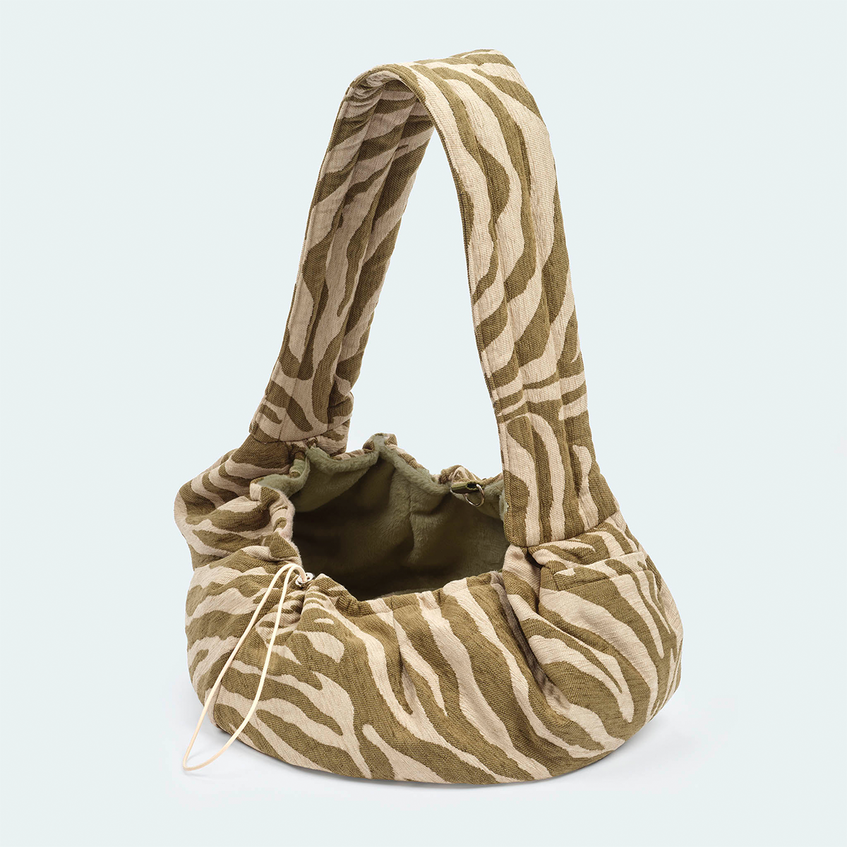 Leopold's Finest | Welpentragetasche Zebramuster oliv-beige mit eingearbeiteter Sicherheitsleine.