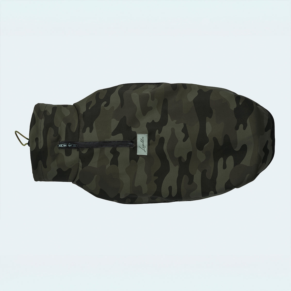 Leopold's Finest | Funktionaler Windbreaker für Dackel und kleine Hunde aus wind- und wasserabweisendem Material mit dunkelgrünem Camouflage-Muster. Ansicht von oben.
