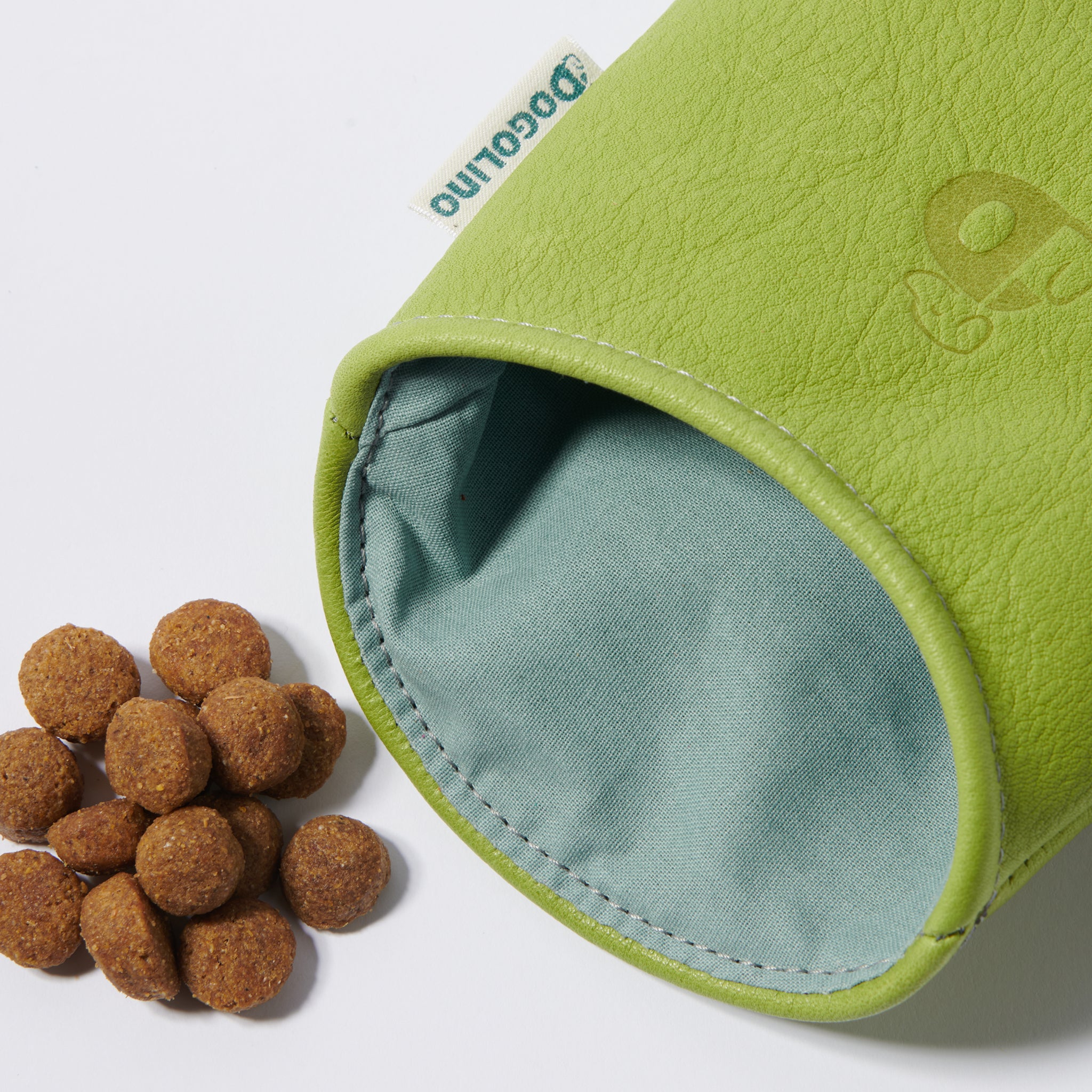 Leckerlibeutel mit Gassibeutelfach     - von Dogolino kaufen bei leopolds-finest